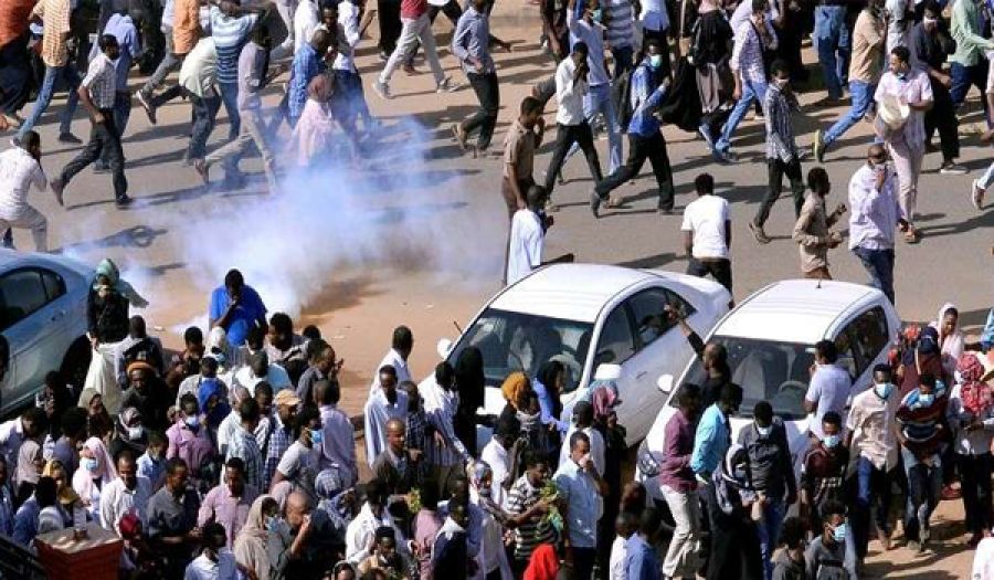 У п’ятницю суданська поліція використала сльозогінний газ для розгону демонстрантів у столиці країни Хартумі.