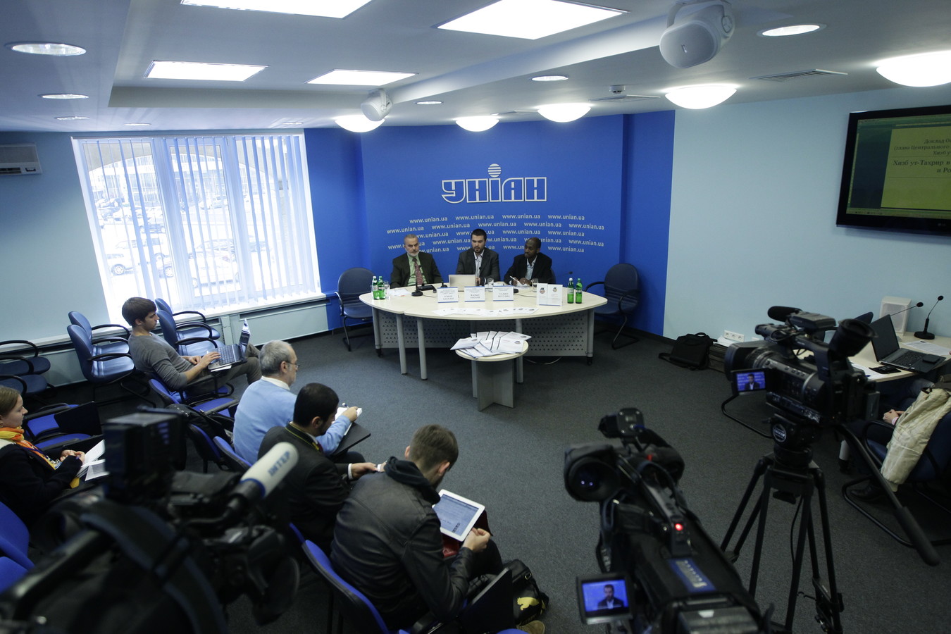 9 октября 2013 г. пресс-центр УНИАН (г.Киев).