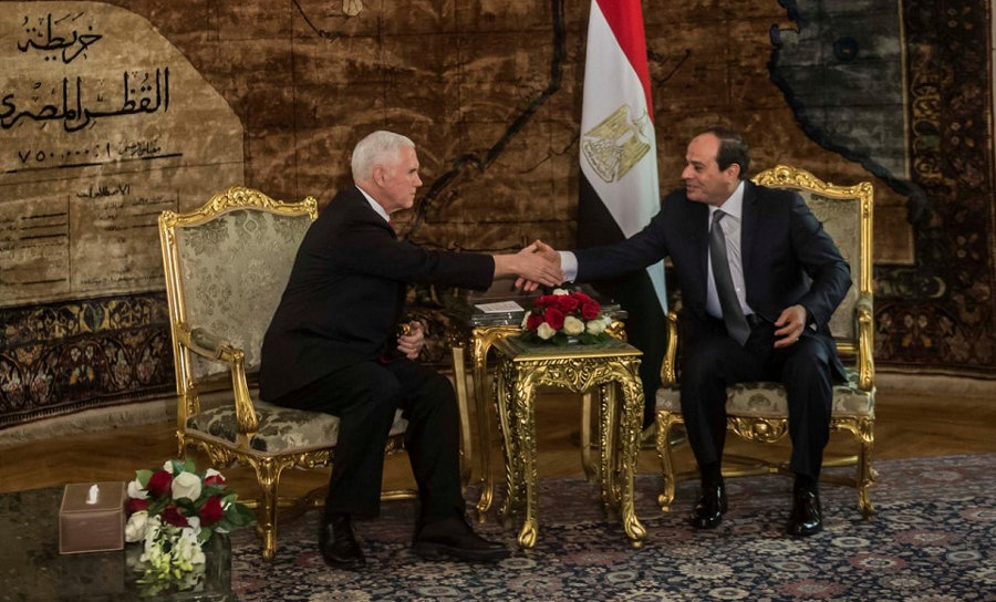ице-президент США Майкл Пенс прибыл в Египет для встречи с президентом Абдель-Фаттахом ас-Сиси