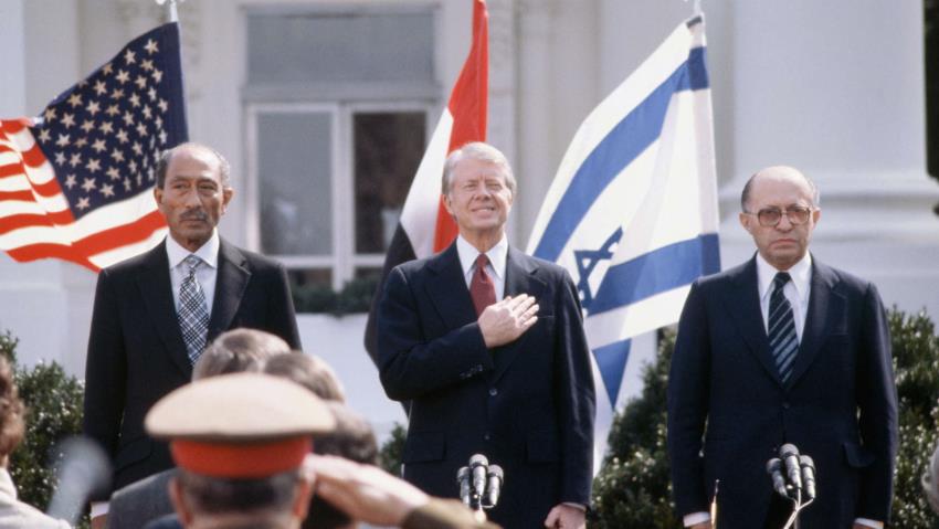 Президент США Джимми Картер президент Египта Анвар Садат и премьер-министр «Израиля» Бегин в Кэмп-Дэвид