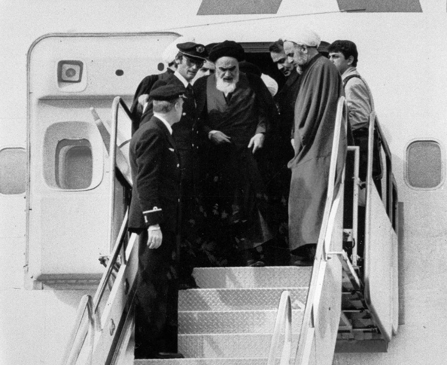 40 лет назад имам Хомейни вернулся из ссылки