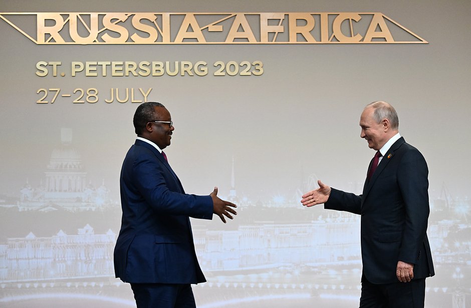 Владимир Путин и президент Гвинеи-Бисау Умару Сисоку Эмбало