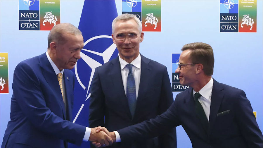 Слева направо: президент Турции Реджеп Эрдоган, генсек НАТО Йенс Столтенберг, премьер-министр Швеции Ульф Кристерсон. 10 июля 2023 года