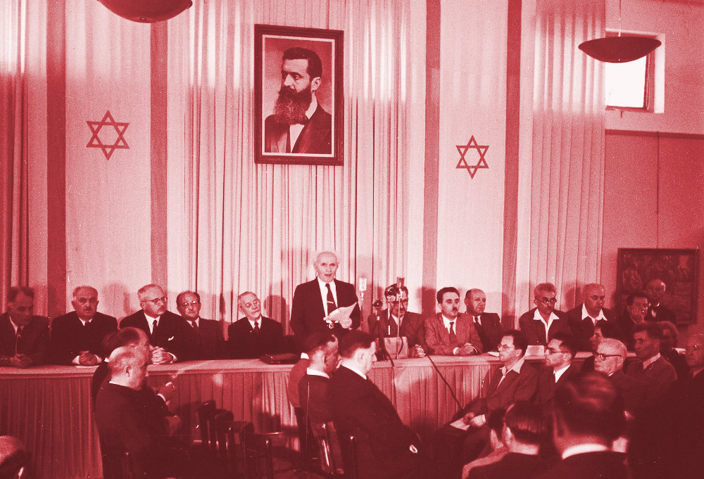 Давид Бен-Гурион официально провозглашает Израиль независимым государством 14 мая 1948 года.