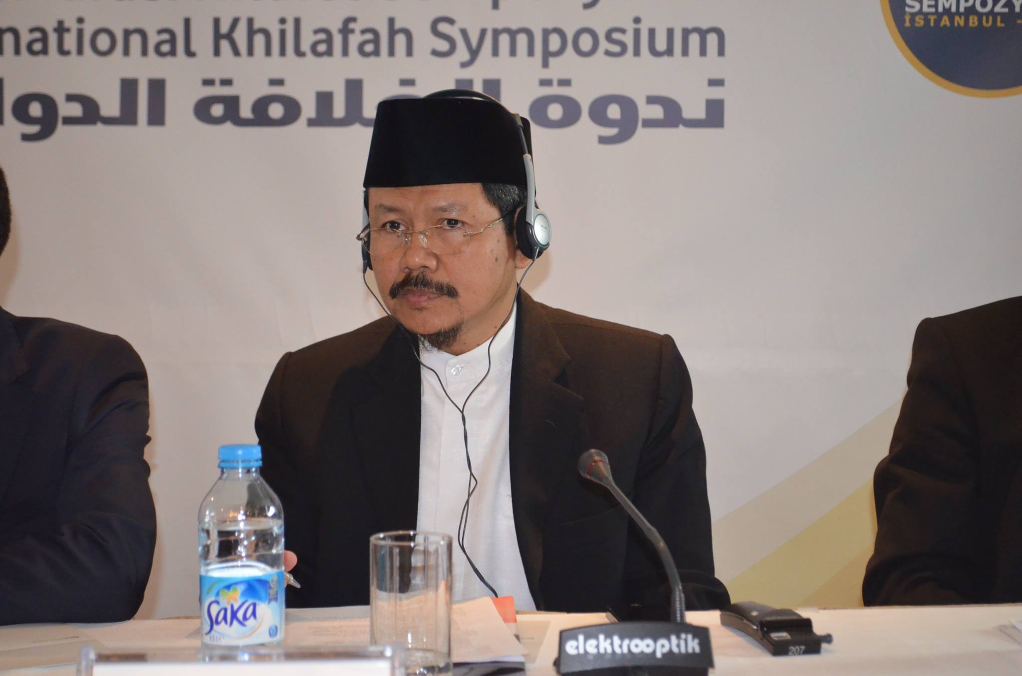 Мухаммад Ісмаїл Юсанто, керівник Інституту шаріатської економіки та бізнесу в Інденезіі, тема Важливість Халіфату для мусульман.