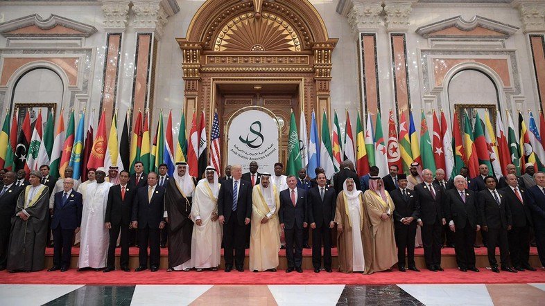Американо-исламский саммит в Эр-Рияде, в котором принимают участие более 50 лидеров мусульманских стран