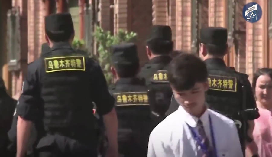 Китай требует, чтобы уйгурские юристы обязались запретить ношение хиджаба, никаба и бород в своих семьях
